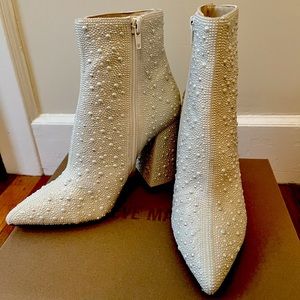 Steve Madden white Nelle booties